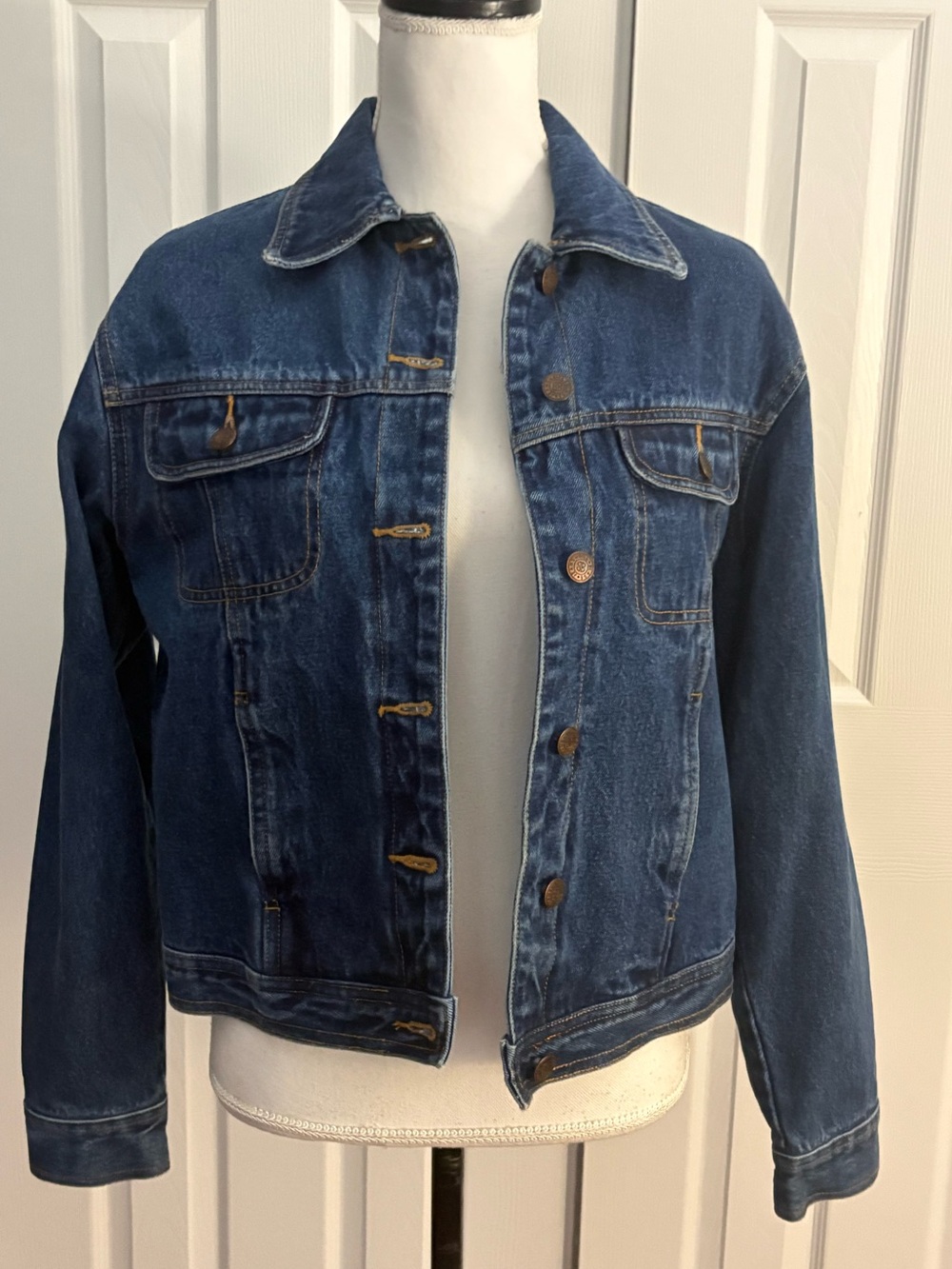 Vintage 90s Bill Blass Jean Jacket Classic Women's Blue Denim Trucker Size M